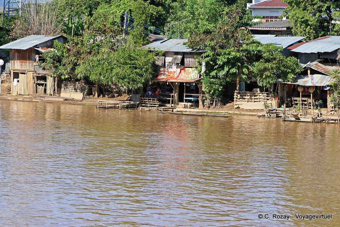 Casas em rio, Chiang Mai - Tailândia
