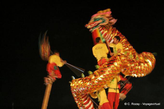 Noite batalha contra o monstro, Chiang Mai - Tailândia