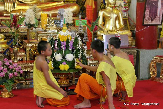 Monges novas decoradores, Chiang Mai Temple - Tailândia