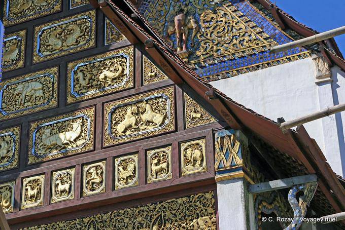Concentre-se na decoração de Wat Chedi Luang, Chiang Mai Temple - Tailândia