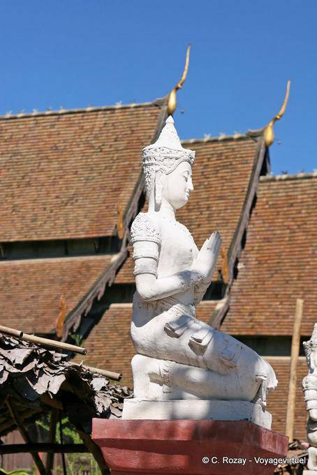 Estátua de joelhos, Chiang Mai Temple - Tailândia