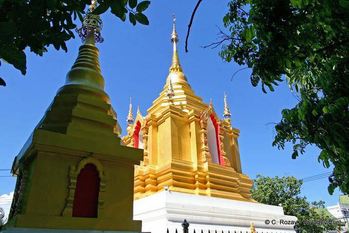 Stupa renovado Wat Sri Gerd, Chiang Mai Temple - Tailândia