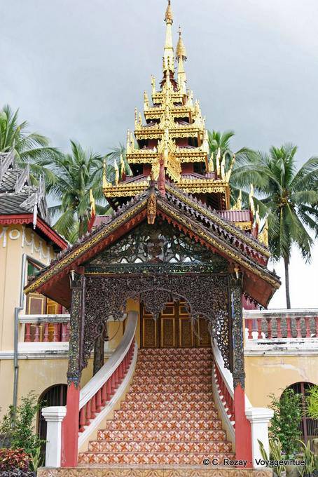 Vista das etapas, Wat Sri Chum, Lampang - Tailândia