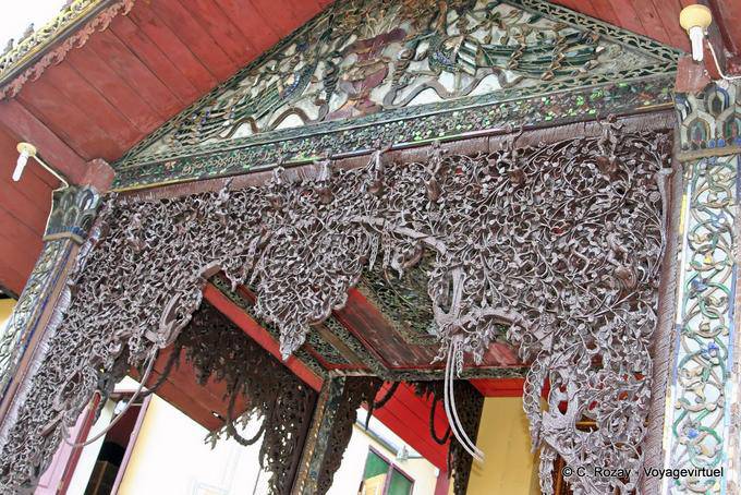Detalhes sobre a entrada de Wat Sri Chum, Lampang - Tailândia