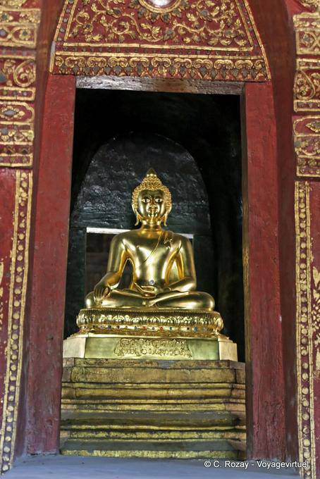Ouro nicho de Buddha, Wat Phra Singh, Chiang Mai - Tailândia