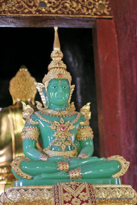 Close-up do Buda de Esmeralda, Wat Phra Singh, Chiang Mai - Tailândia