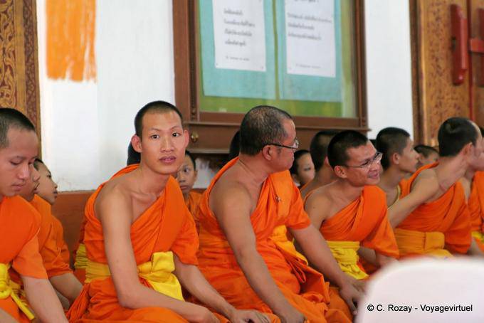 Assembléia Monks, Wat Phra Singh, Chiang Mai - Tailândia