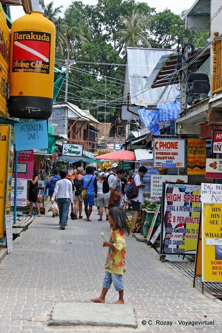 A aldeia Tonsai rua, Koh Phi Phi - Tailândia