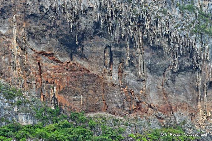 No lado de Wang Long Cave, Koh Phi Phi - Tailândia