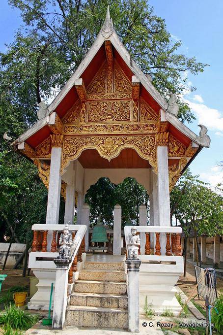 Pequeno templo exterior, Lampang - Tailândia