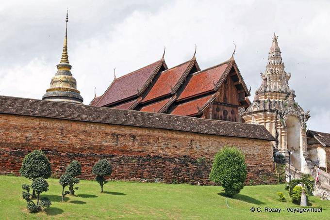 Exterior Wat Phra Isso Lampang Luang - Tailândia