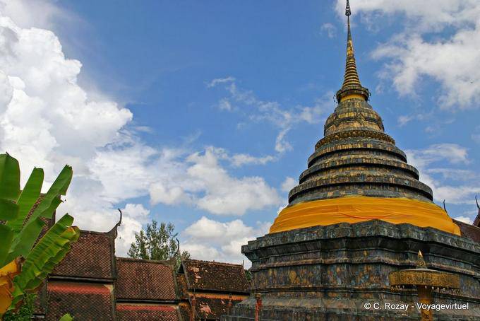 Um chedi 45 m Wat Phra Isso Lampang Luang (Lampang) - Tailândia