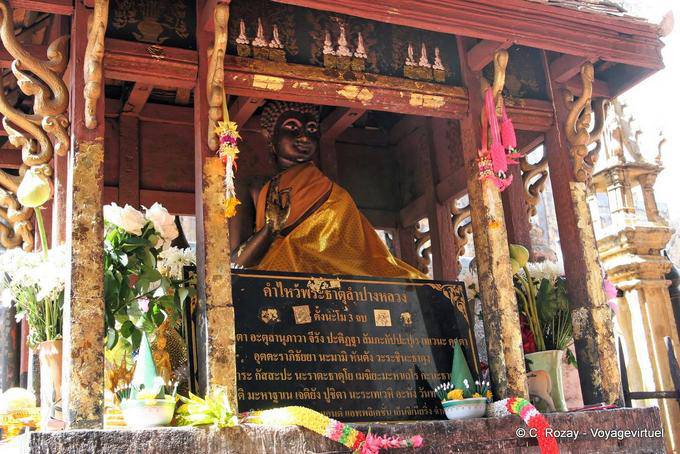 O Buddha preto, Wat Phra Isso Lampang Luang - Tailândia