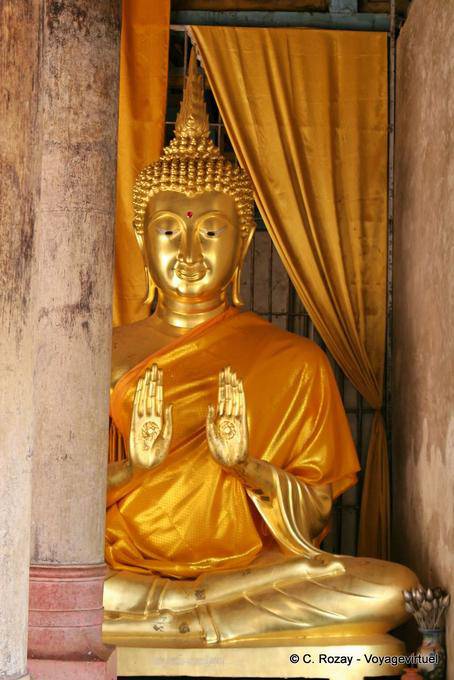 Buddha Mudra de apaziguamento, Wat Phra Isso Lampang Luang - Tailândia