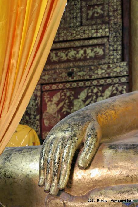 Buddha Bhumisparsha mão-mudra, Lampang - Tailândia
