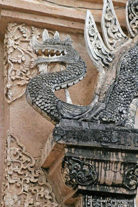 Dentes Naga, Wat Phra Isso Lampang Luang - Tailândia