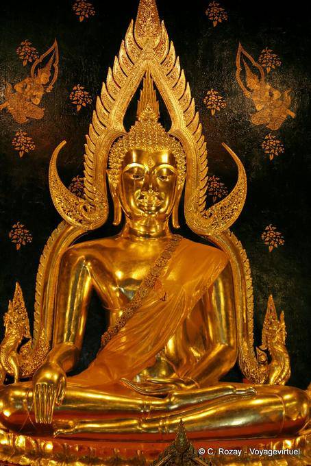 Phra Buddha Chinnarat close-up (พระพุทธ ชิน ราช), Wat Phra Sri Rattana Mahathat, Phitsanulok - Tailândia
