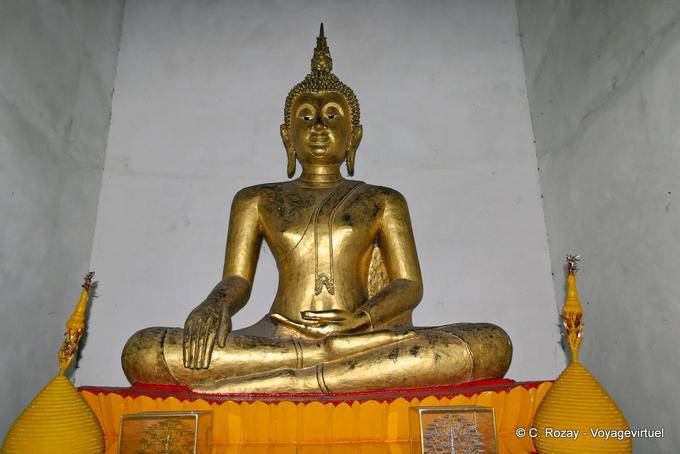 Uma capela budista nua, Phitsanulok - Tailândia
