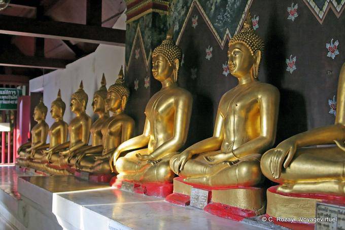 Buddhas alinhado Bhumisparsha-Mudra, Wat Phra Si Rattana Mahathat, Phitsanulok - Tailândia