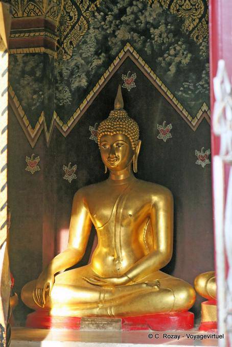 Buddha na postura de derrota Mara, Wat Phra Si Rattana Mahathat, Phitsanulok - Tailândia