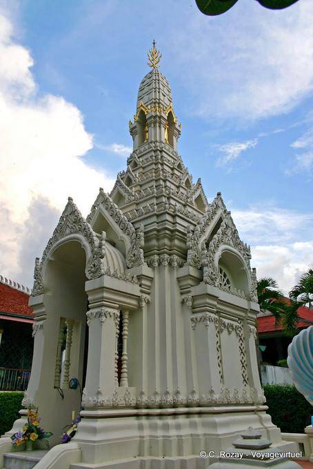 Capela pequena Wat Phra Si Rattana Mahathat, Phitsanulok - Tailândia