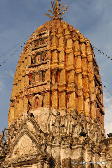 Top prang estilo Khmer, Wat Phra Si Rattana Mahathat, Phitsanulok - Tailândia