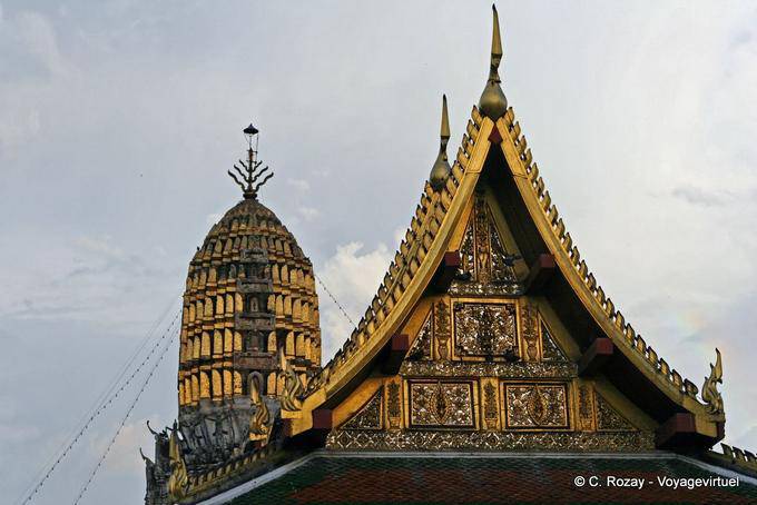 Mix de arquitectura, Wat Phra Si Rattana Mahathat, Phitsanulok - Tailândia