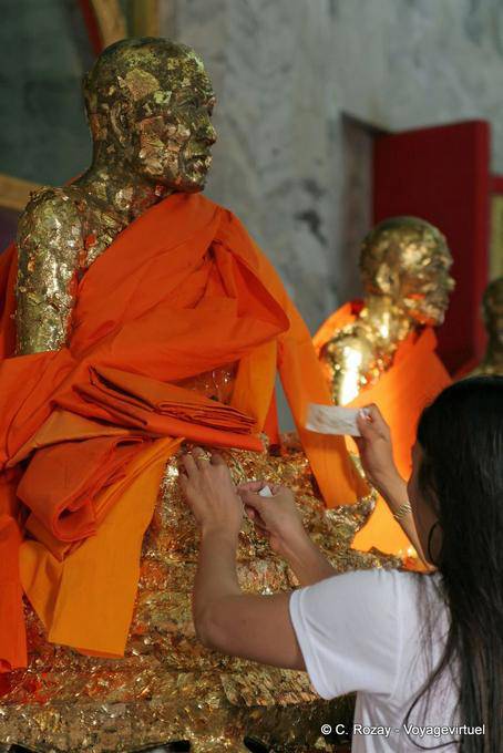 Luang Pho Chaem e Luang Pho Chuang na viharn Wat Chalong, Phuket - Tailândia