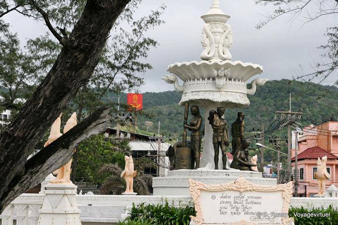Um memorial fonte em Patong, Phuket - Tailândia