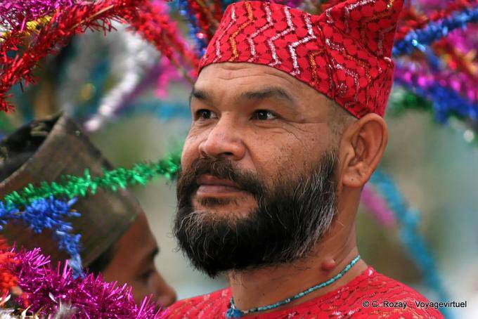 Homem com barba, Festival Patong, Phuket - Tailândia