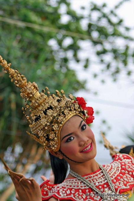 Dançarino tailandês tradicional, Festival Patong, Phuket - Tailândia