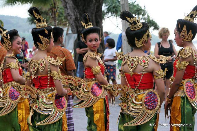 Lançando o desfile, Festival Patong, Phuket - Tailândia