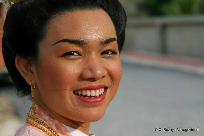 Sorriso brilhante, Festival Patong, Phuket - Tailândia