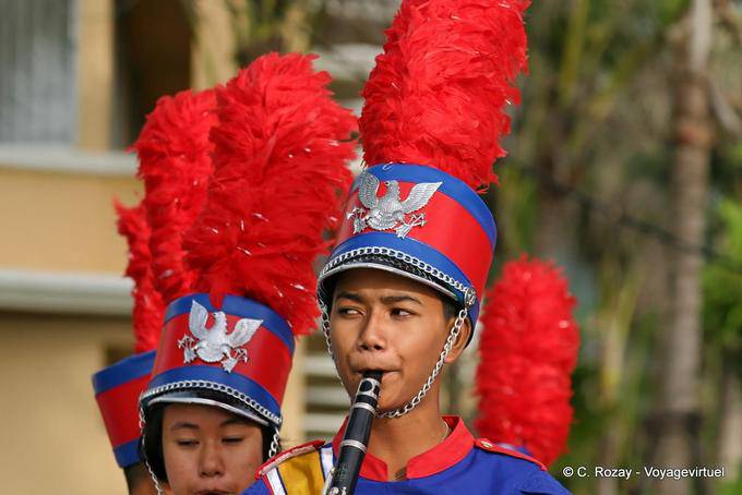 Músicos plume Festival Patong, Phuket - Tailândia