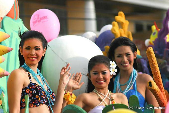 Smiles e balões Festival Patong, Phuket - Tailândia