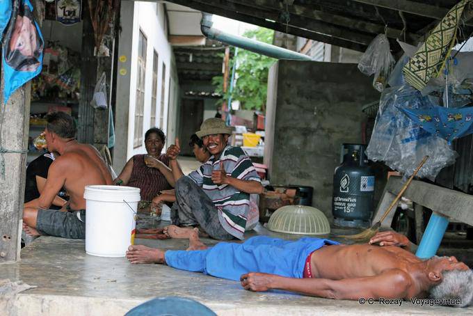 Phuket Town Gypsy é o álcool flui livremente - Tailândia