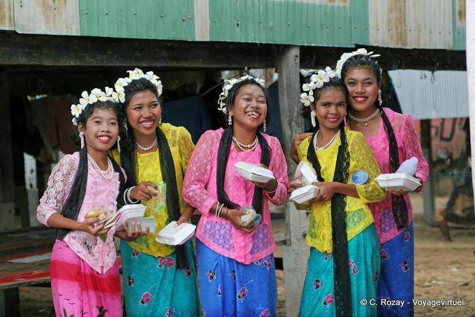 Blossoming meninas, Phuket Town Gypsy - Tailândia