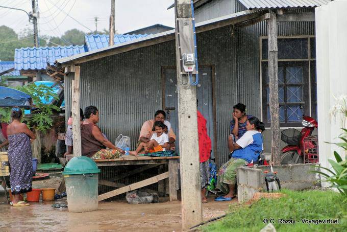 Reunião de família, Phuket Town Gypsy - Tailândia
