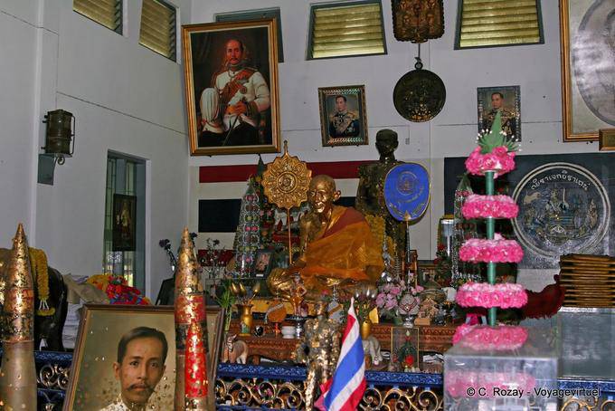 Dentro do templo, Phuket Town Gypsy - Tailândia