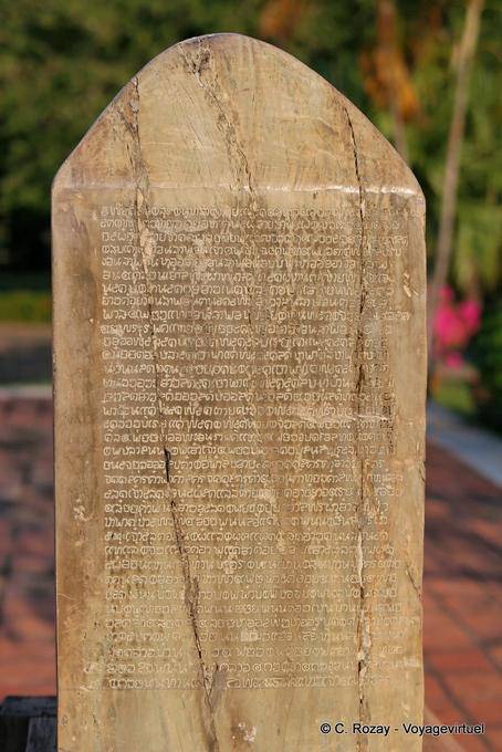 Réplica da estela Ramkhamhaeng, Sukhothai - Tailândia