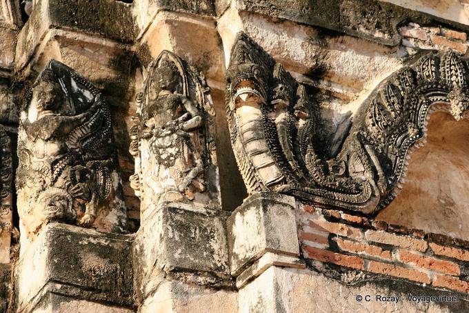 Garudas e serpentes naga, Sri Sawai, Sukhothai - Tailândia
