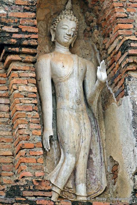 Close-up de Buddha Abhaya Mudra, Sukhothai, Wat Mahathat - Tailândia
