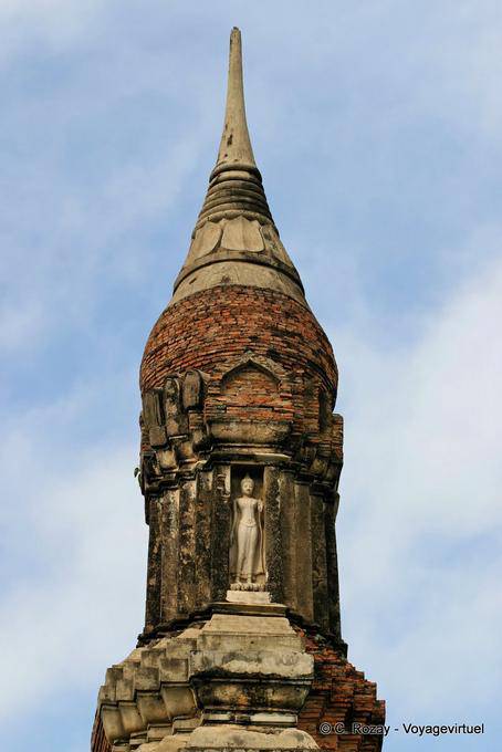 Habitação Chedi um pé Buddha, Sukhothai, Wat Mahathat - Tailândia