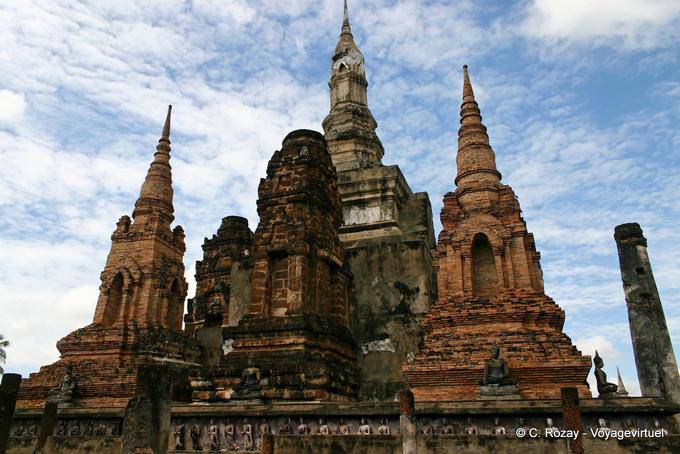 Sukhothai, Wat Mahathat Chedi em lótus cercado por outros oito - Tailândia