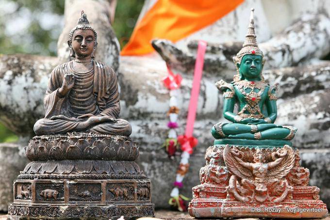 Estatuetas postura de meditação e de ensino, Sukhothai, Wat Mahathat - Tailândia