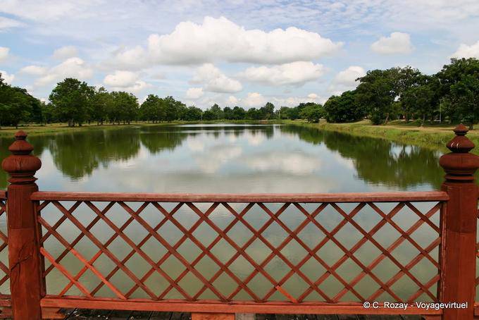 A ponte do tanque, Sukhothai, Wat Phra Pai Luang - Tailândia