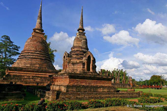 Stupas de influência cingalesa, Sukhothai, Wat Sa Si - Tailândia