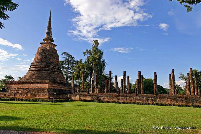 A stupa em forma de sino, Sukhothai, Wat Sa Si - Tailândia