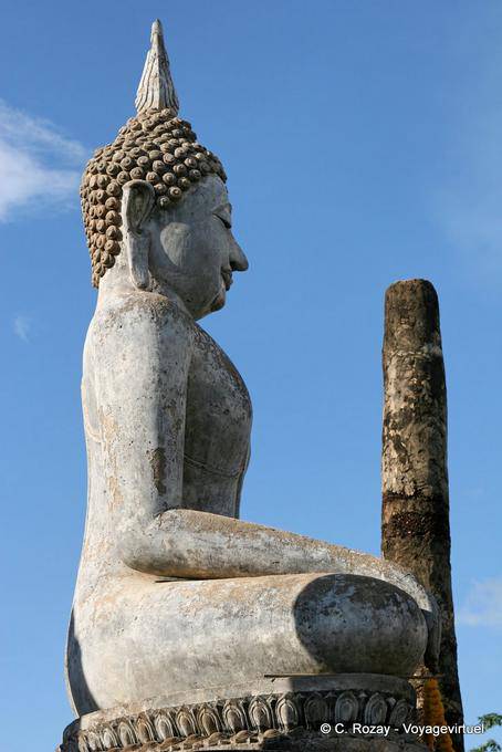Estátua de perfil, Sukhothai, Wat Sa Si - Tailândia