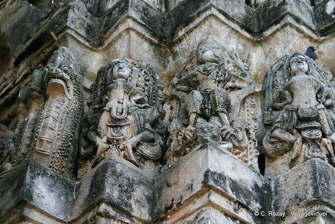 Nagas e decoração do templo, Sukhothai, Wat Sa Si - Tailândia